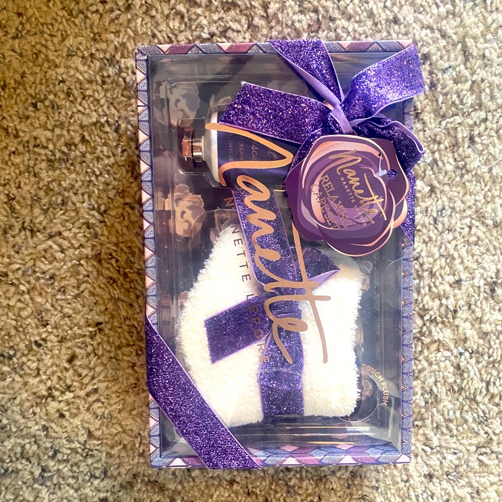 Relaxing care set- foot cream with plush socks